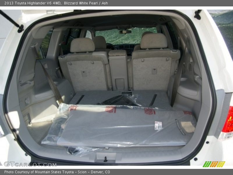 Blizzard White Pearl / Ash 2013 Toyota Highlander V6 4WD