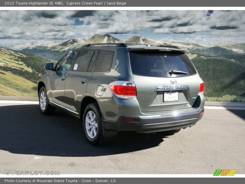 Cypress Green Pearl / Sand Beige 2013 Toyota Highlander SE 4WD