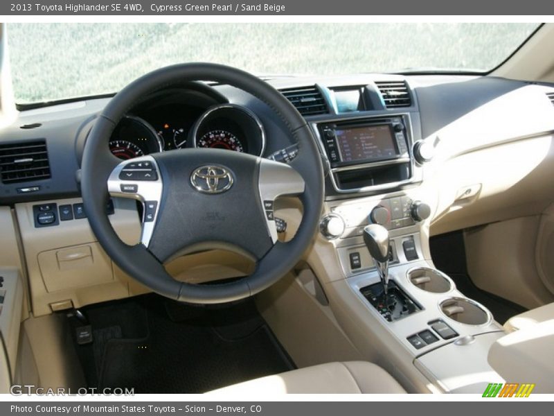 Cypress Green Pearl / Sand Beige 2013 Toyota Highlander SE 4WD