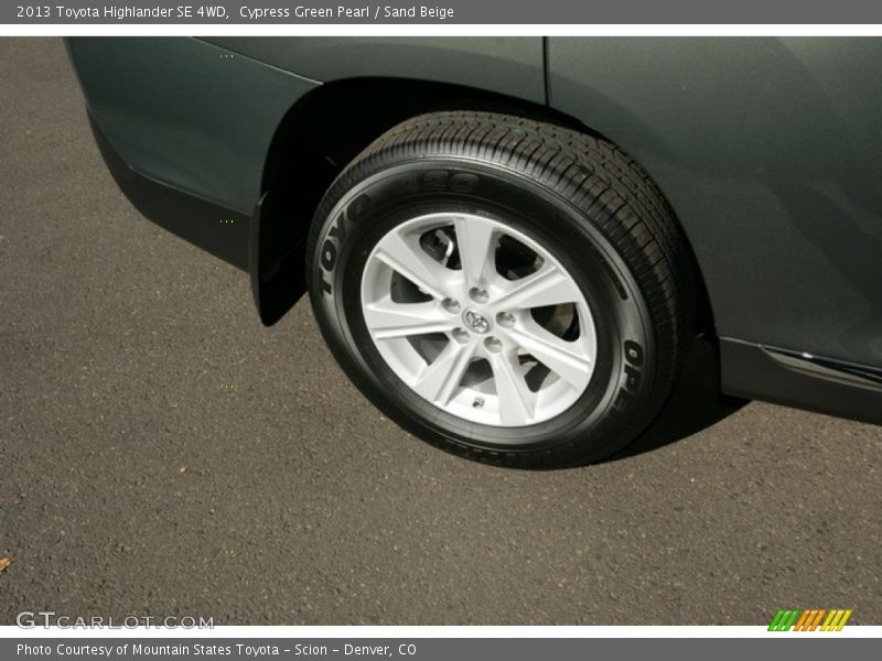 Cypress Green Pearl / Sand Beige 2013 Toyota Highlander SE 4WD
