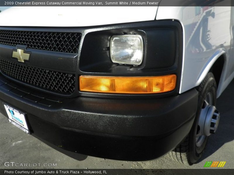 Summit White / Medium Pewter 2009 Chevrolet Express Cutaway Commercial Moving Van