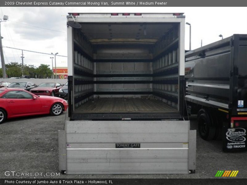 Summit White / Medium Pewter 2009 Chevrolet Express Cutaway Commercial Moving Van