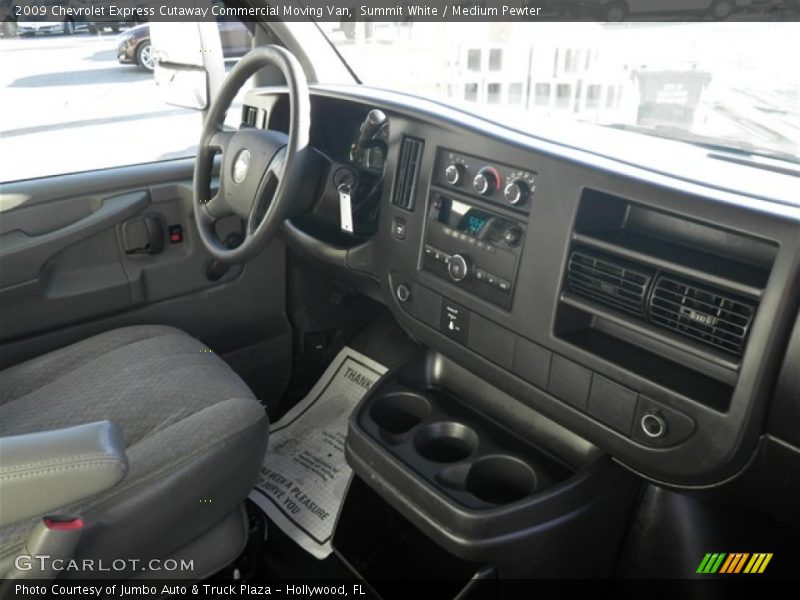 Summit White / Medium Pewter 2009 Chevrolet Express Cutaway Commercial Moving Van