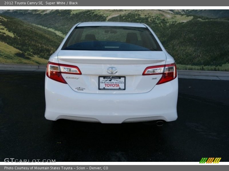 Super White / Black 2012 Toyota Camry SE