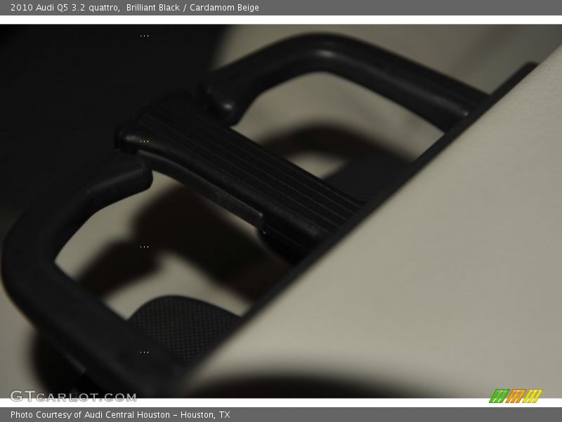 Brilliant Black / Cardamom Beige 2010 Audi Q5 3.2 quattro