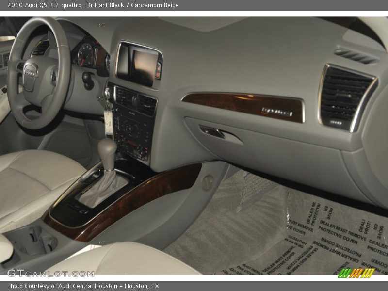 Brilliant Black / Cardamom Beige 2010 Audi Q5 3.2 quattro