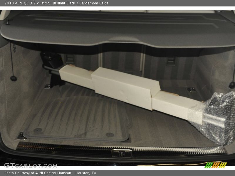 Brilliant Black / Cardamom Beige 2010 Audi Q5 3.2 quattro