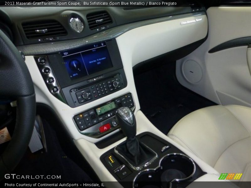 Blu Sofisticato (Sport Blue Metallic) / Bianco Pregiato 2013 Maserati GranTurismo Sport Coupe