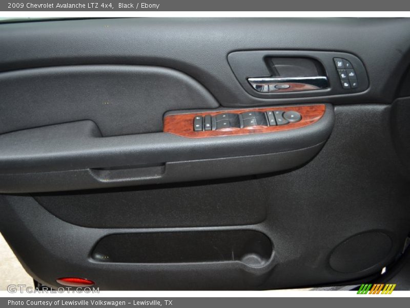 Door Panel of 2009 Avalanche LTZ 4x4