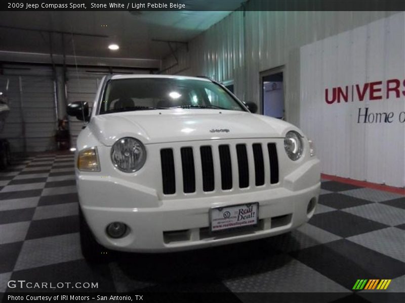Stone White / Light Pebble Beige 2009 Jeep Compass Sport