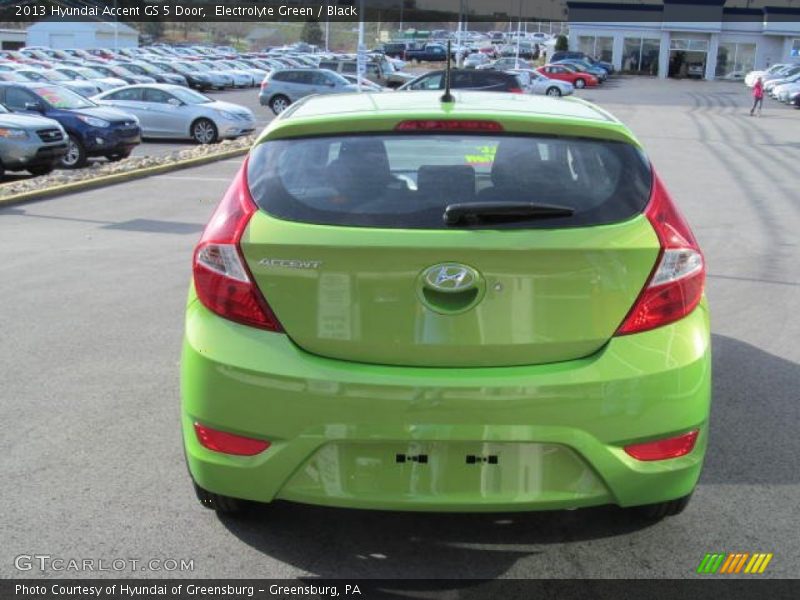 Electrolyte Green / Black 2013 Hyundai Accent GS 5 Door