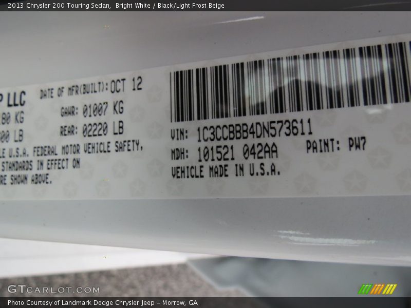 Bright White / Black/Light Frost Beige 2013 Chrysler 200 Touring Sedan