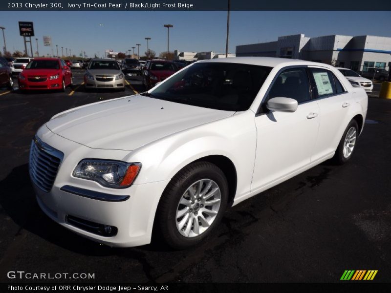 Ivory Tri-Coat Pearl / Black/Light Frost Beige 2013 Chrysler 300