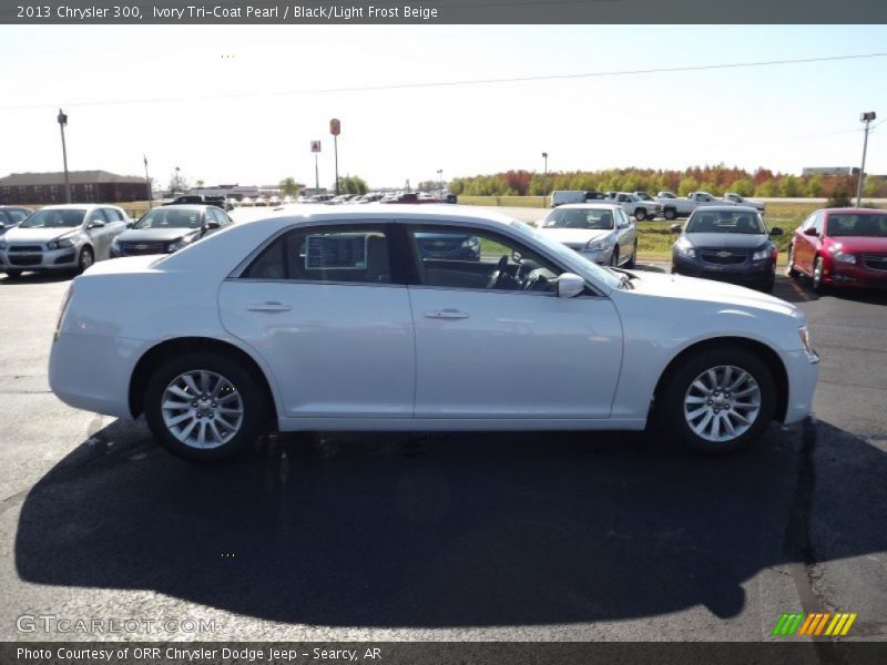 Ivory Tri-Coat Pearl / Black/Light Frost Beige 2013 Chrysler 300