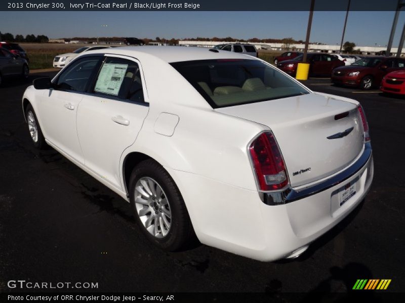 Ivory Tri-Coat Pearl / Black/Light Frost Beige 2013 Chrysler 300