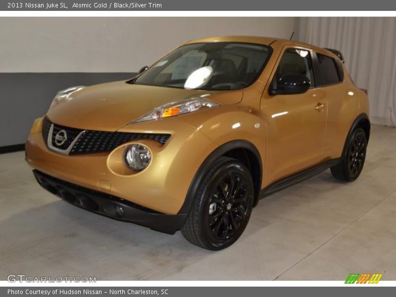 Front 3/4 View of 2013 Juke SL