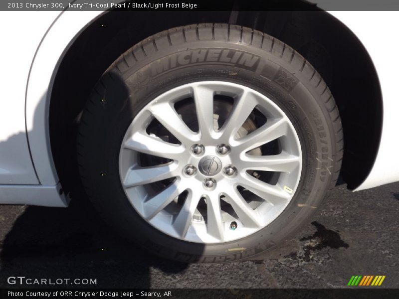 Ivory Tri-Coat Pearl / Black/Light Frost Beige 2013 Chrysler 300