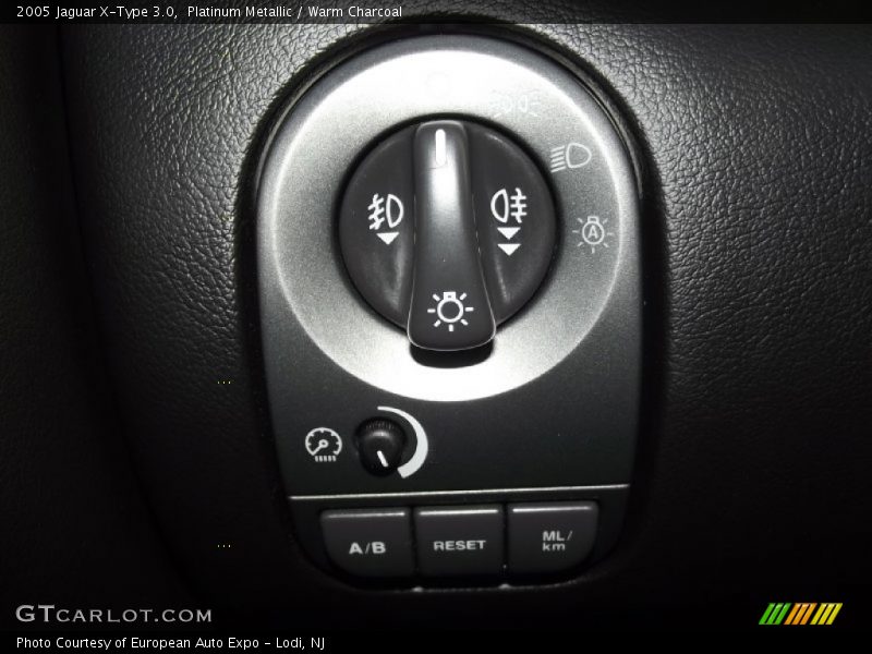 Platinum Metallic / Warm Charcoal 2005 Jaguar X-Type 3.0