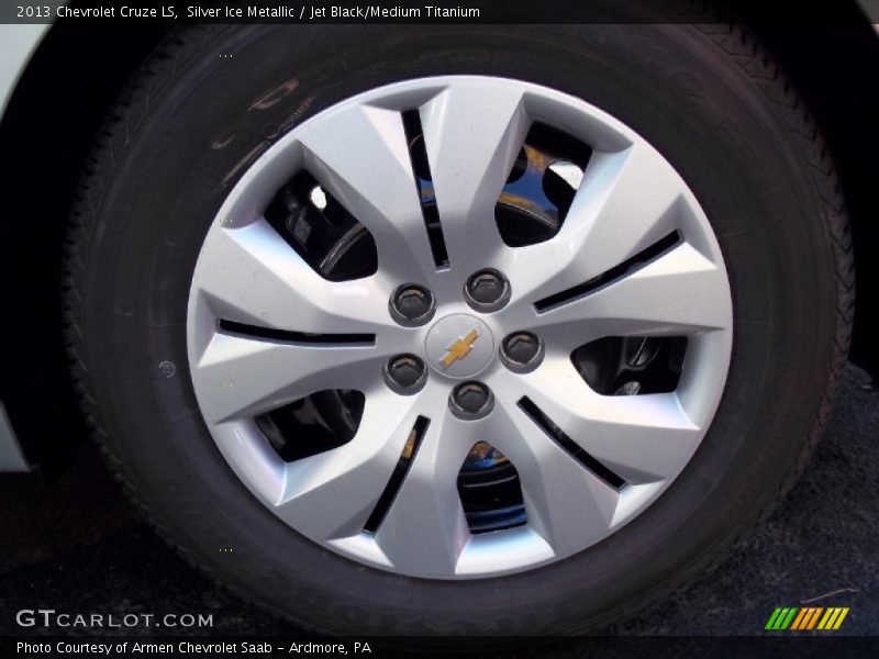 Silver Ice Metallic / Jet Black/Medium Titanium 2013 Chevrolet Cruze LS