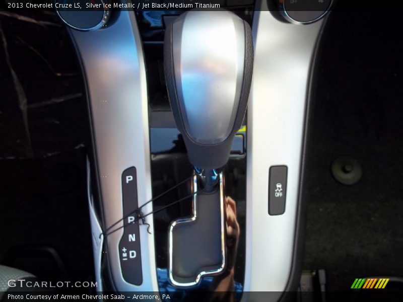 Silver Ice Metallic / Jet Black/Medium Titanium 2013 Chevrolet Cruze LS