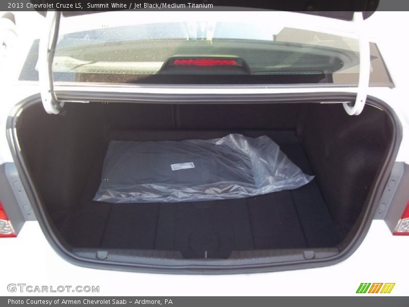 Summit White / Jet Black/Medium Titanium 2013 Chevrolet Cruze LS