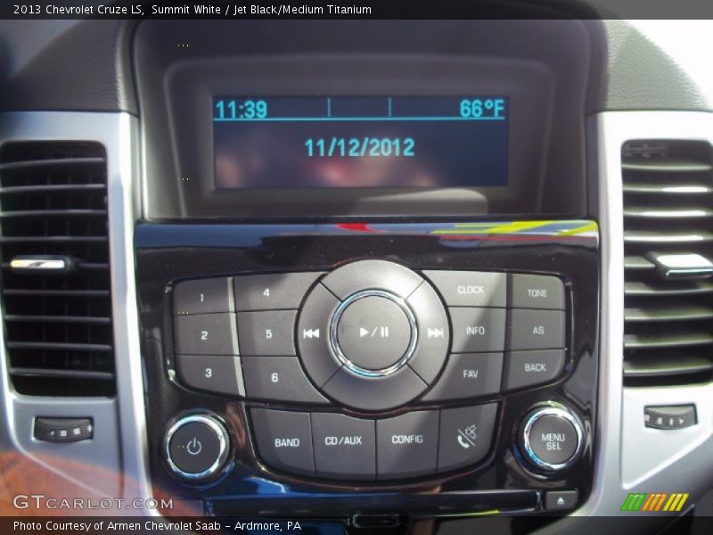 Summit White / Jet Black/Medium Titanium 2013 Chevrolet Cruze LS