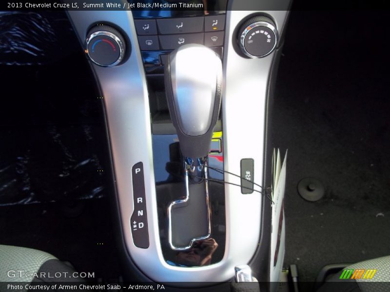 Summit White / Jet Black/Medium Titanium 2013 Chevrolet Cruze LS