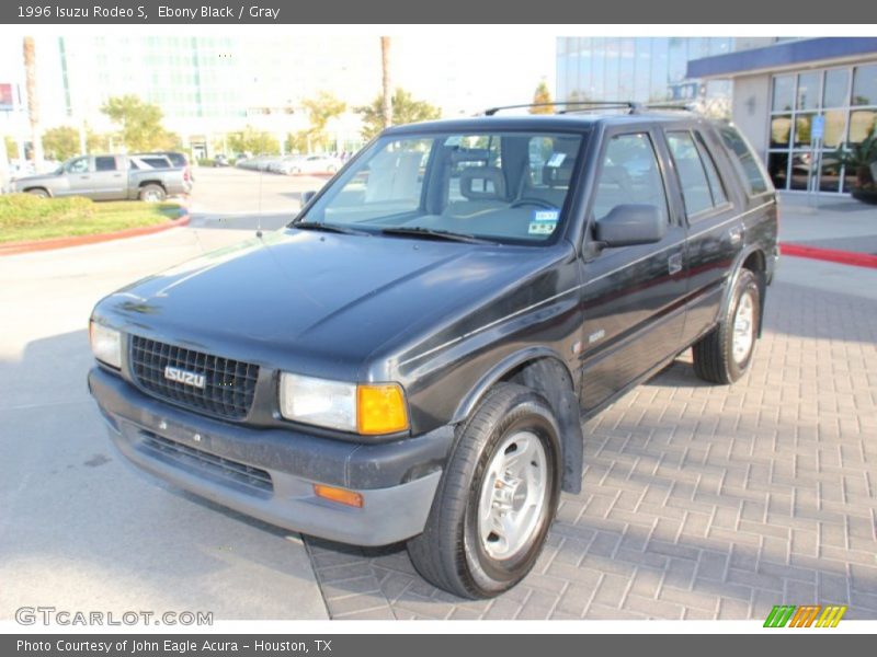 Front 3/4 View of 1996 Rodeo S
