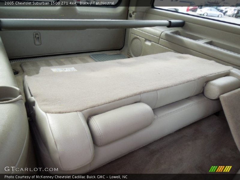 Black / Tan/Neutral 2005 Chevrolet Suburban 1500 Z71 4x4