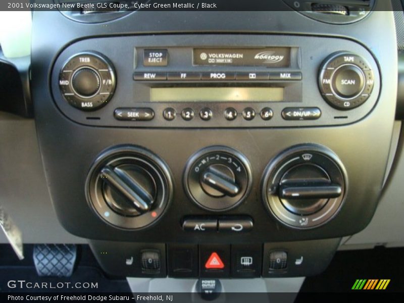 Cyber Green Metallic / Black 2001 Volkswagen New Beetle GLS Coupe