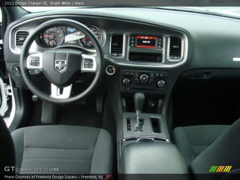 Bright White / Black 2011 Dodge Charger SE