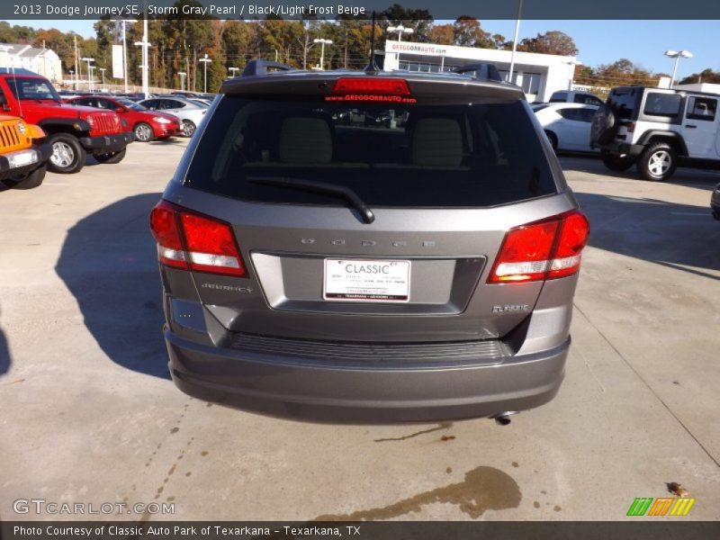 Storm Gray Pearl / Black/Light Frost Beige 2013 Dodge Journey SE
