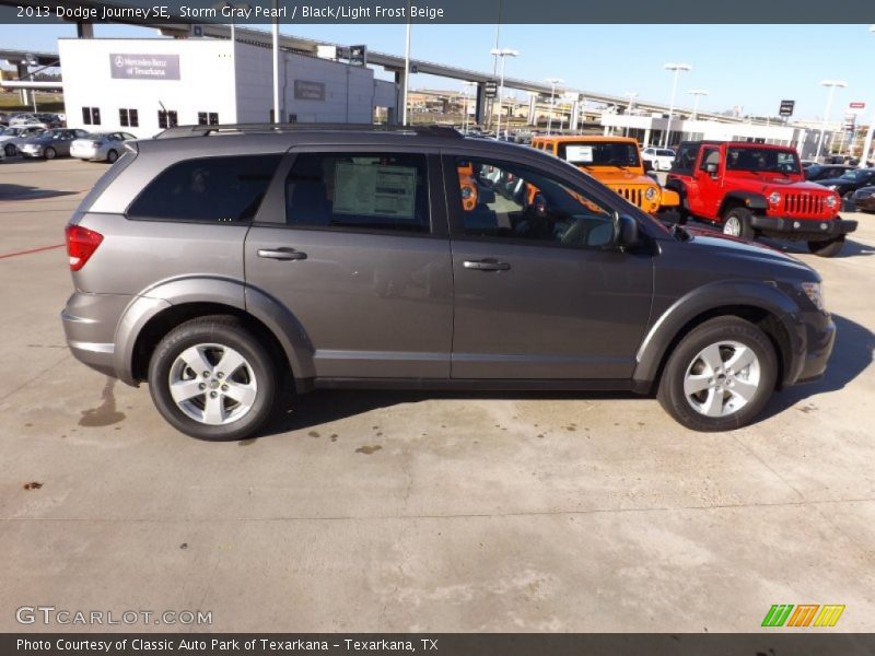 Storm Gray Pearl / Black/Light Frost Beige 2013 Dodge Journey SE