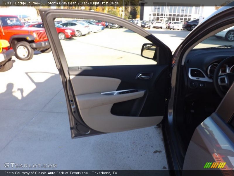 Storm Gray Pearl / Black/Light Frost Beige 2013 Dodge Journey SE