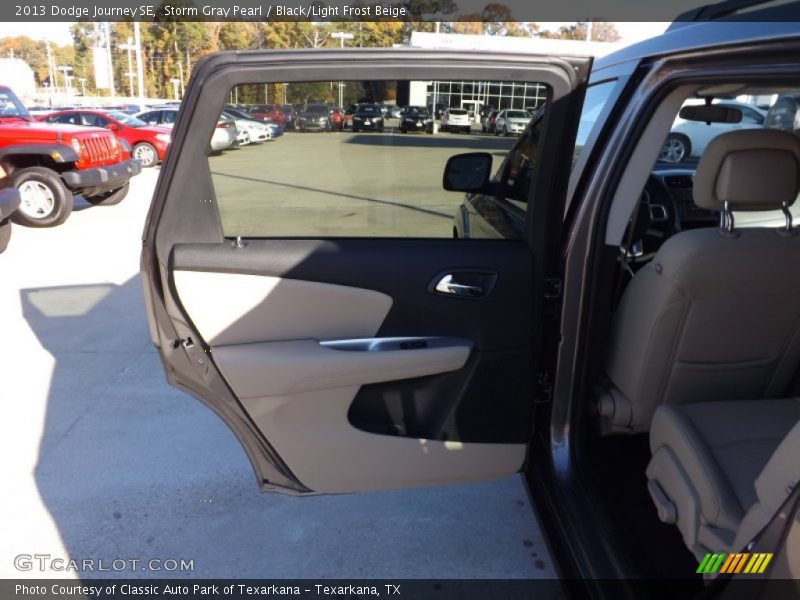 Storm Gray Pearl / Black/Light Frost Beige 2013 Dodge Journey SE