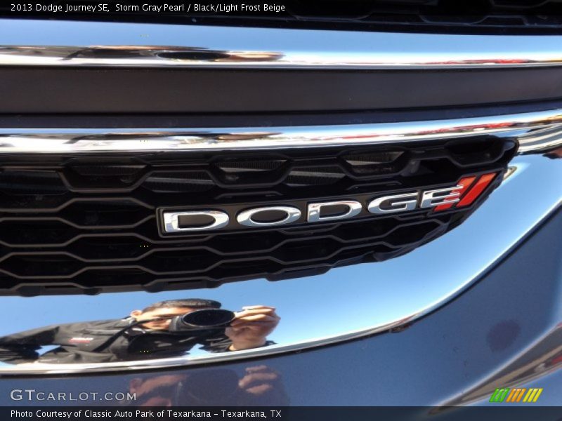 Storm Gray Pearl / Black/Light Frost Beige 2013 Dodge Journey SE
