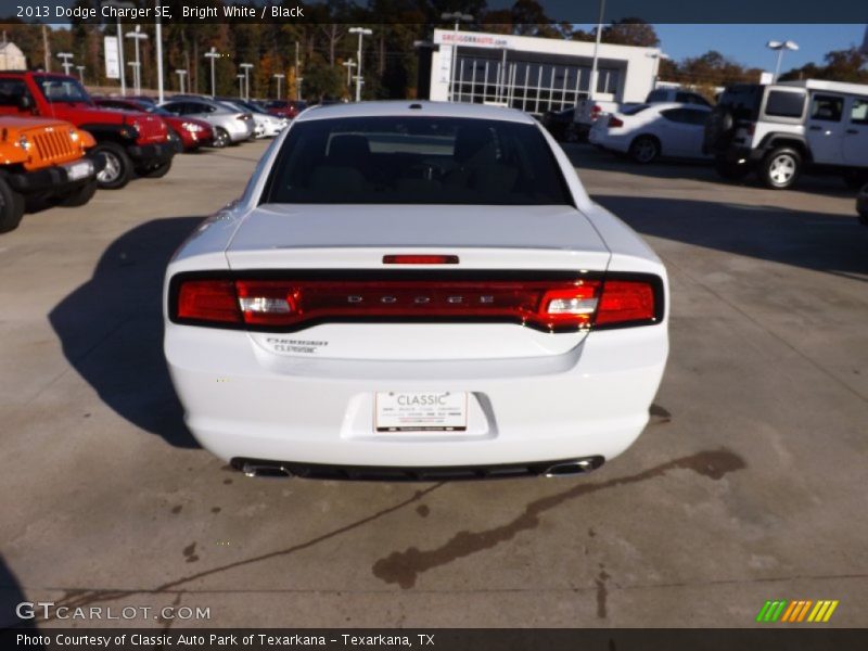 Bright White / Black 2013 Dodge Charger SE