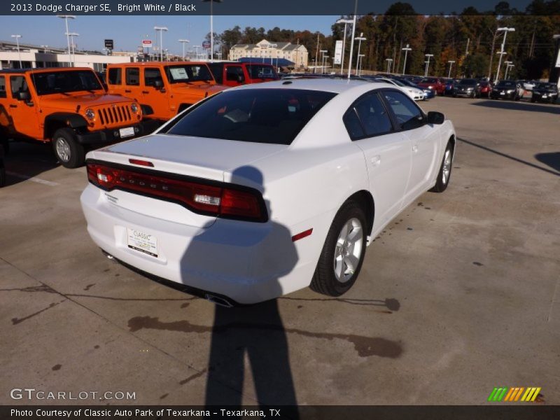 Bright White / Black 2013 Dodge Charger SE
