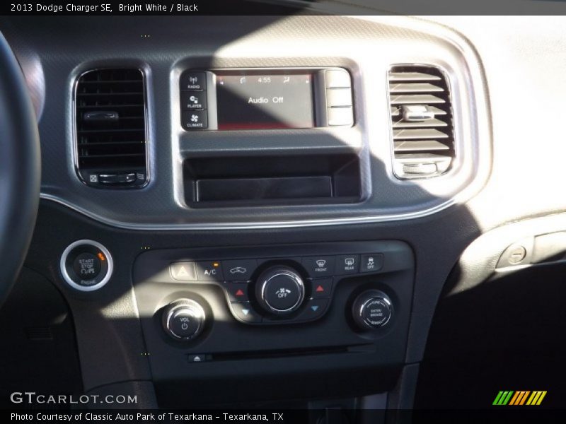 Bright White / Black 2013 Dodge Charger SE