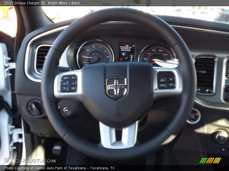 Bright White / Black 2013 Dodge Charger SE