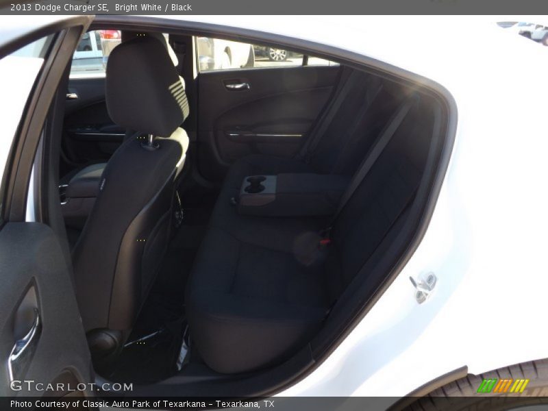 Bright White / Black 2013 Dodge Charger SE
