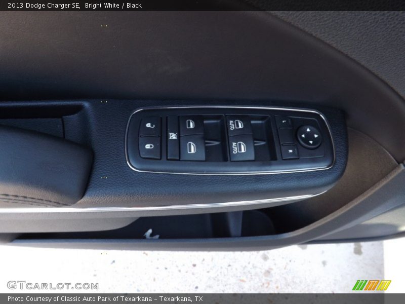Bright White / Black 2013 Dodge Charger SE