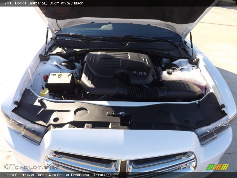 Bright White / Black 2013 Dodge Charger SE