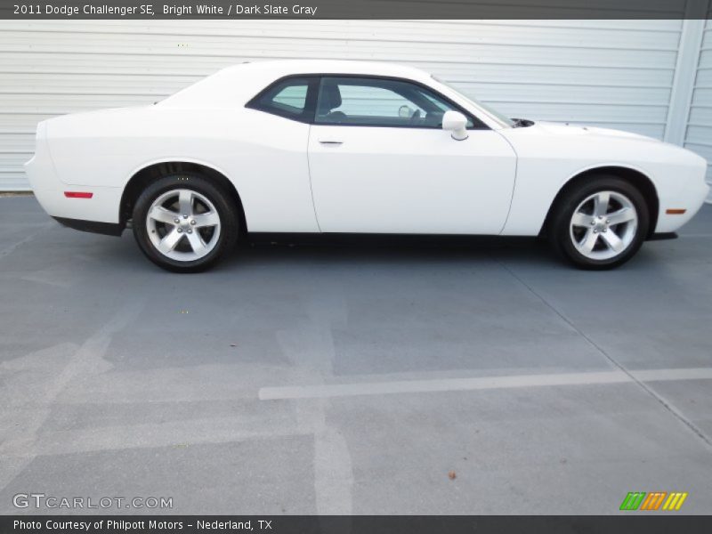 Bright White / Dark Slate Gray 2011 Dodge Challenger SE