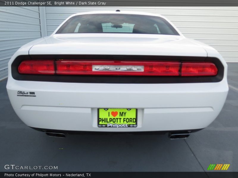 Bright White / Dark Slate Gray 2011 Dodge Challenger SE
