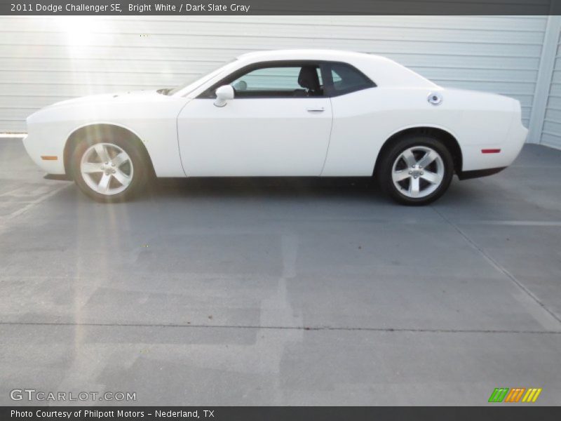 Bright White / Dark Slate Gray 2011 Dodge Challenger SE