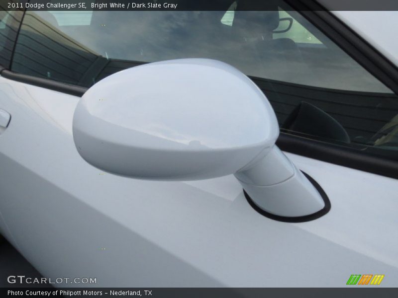 Bright White / Dark Slate Gray 2011 Dodge Challenger SE
