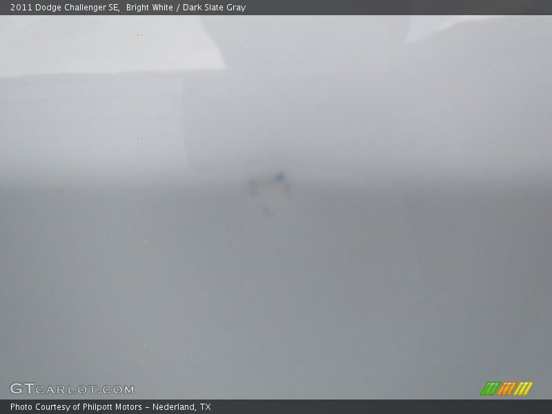 Bright White / Dark Slate Gray 2011 Dodge Challenger SE