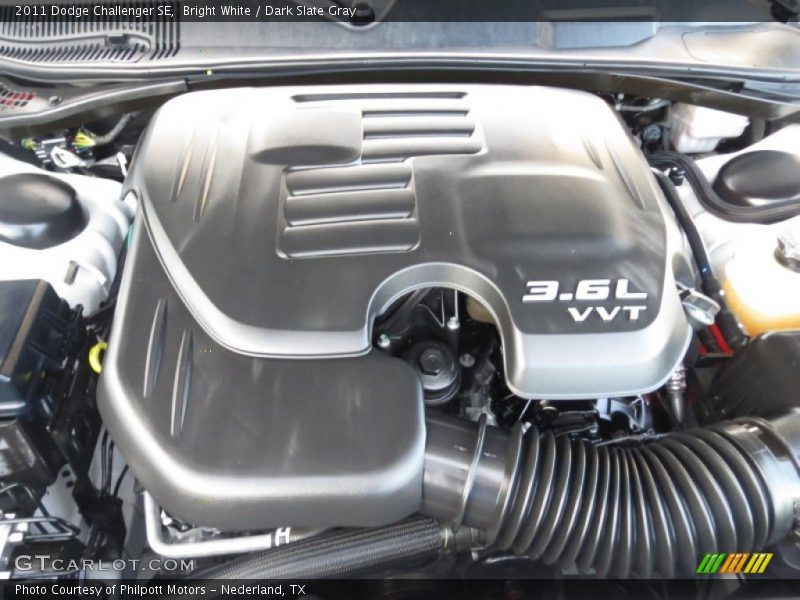 Bright White / Dark Slate Gray 2011 Dodge Challenger SE