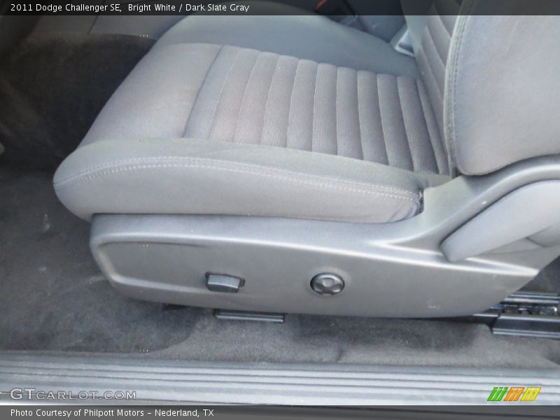 Bright White / Dark Slate Gray 2011 Dodge Challenger SE